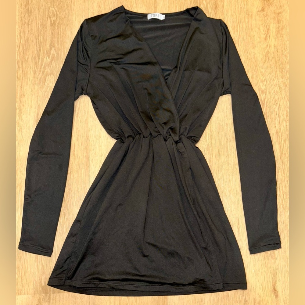 TOBI wrap dress. Size SMALL.